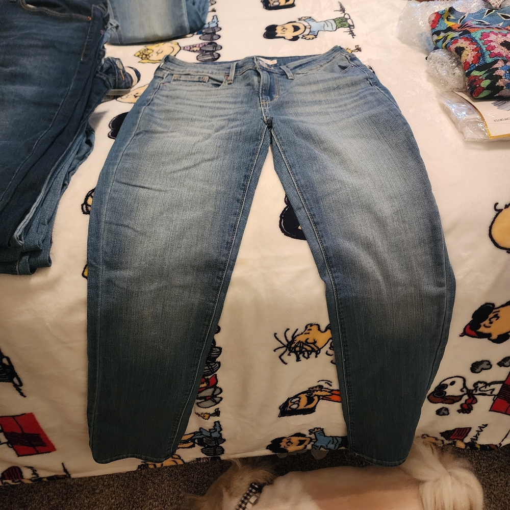 Stylish Women's Straight Leg Jeans in Blue